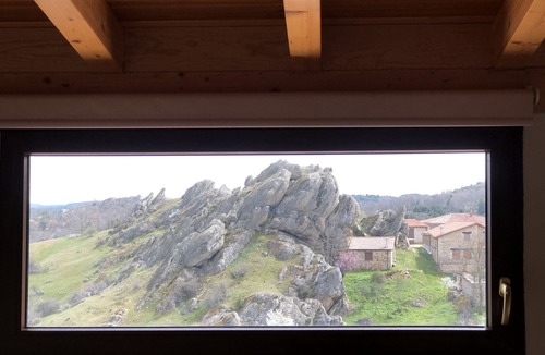 Pinilla de los Barruecos House | Holiday Home 'Chanin I' with Mountain View, Private Terrace and Wi-Fi