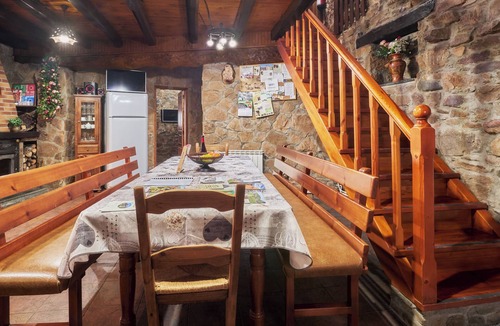 Noceda House | Holiday Home 'Casa Rural Abuelo Jose' with Mountain Views, Private Pool and Wi-Fi