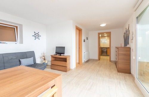 Platja d'Aro Apartment | Holiday Apartment "Planta Baixa" with Private Garden & Wi-Fi