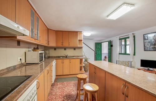 Tejeda Apartment | Holiday Apartment 'Gáldar' with Shared Terrace, Garden & Wi-Fi