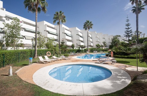 Guadalmina Apartment | Holiday Apartment Guadalmina Baja with Shared Pool, Terraces & Wi-Fi
