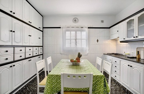 Los Gavilanes Apartment | Holiday Apartment "Los Morales" with Sea View, Shared Terrace & Wi-Fi