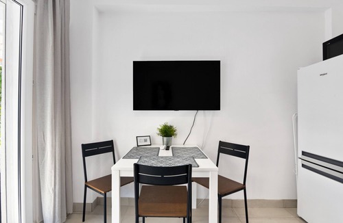 Grau i Platja Apartment | Holiday Apartment "Soleole2" with Shared Terrace & Wi-Fi