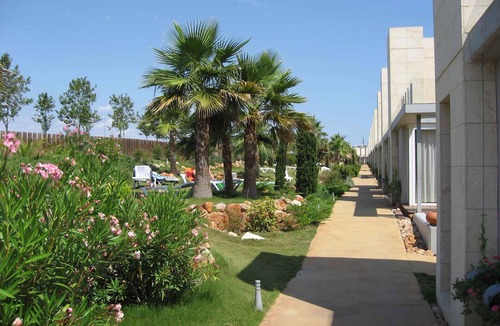 L'Escala Apartment | Holiday apartment with a beautiful garden and several small pools