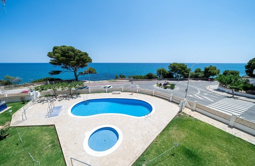 Miami Platja Apartment | Holiday Apartment "La Rosaleda" with Sea View, Shared Pool & Wi-Fi