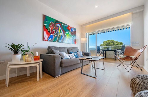 Miami Platja Apartment | Holiday Apartment "La Rosaleda" with Sea View, Shared Pool & Wi-Fi