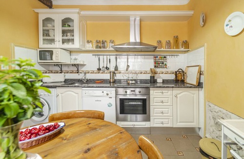 Santibanez de Valcorba House | Holiday Home 'Los Aperos' with Private Garden