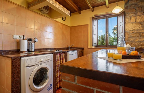 Villaviciosa House | Holiday Home 'El Prado De La Romia' with Mountain View, Private Terrace and Private Garden