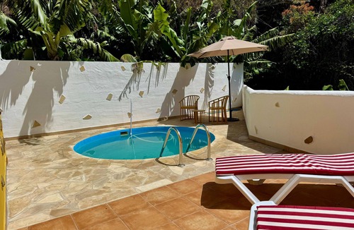 Los Llanos de Aridane House | Holiday Home 'Casa Castro' with Mountain View, Private Pool and Wi-Fi
