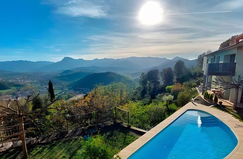Sant Joan les Fonts House | Holiday Home 'D'Aiguanegra' with Mountain View, Wi-Fi and Air Conditioning