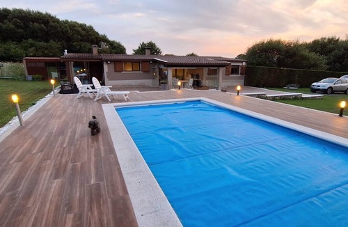 Rianxo House | Holiday Home 'Agro Dos Mouriños' with Mountain View, Wi-Fi and Air Conditioning