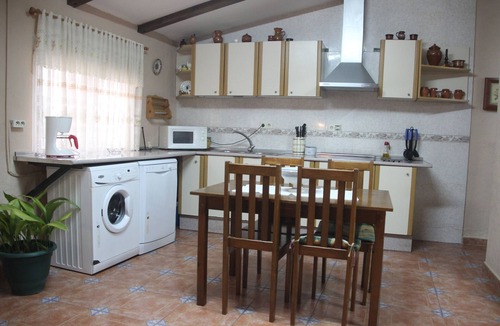La Hueta House | Holiday Home 'Alojamiento Rural Puente Honda' with Mountain View, Pool & Wi-Fi