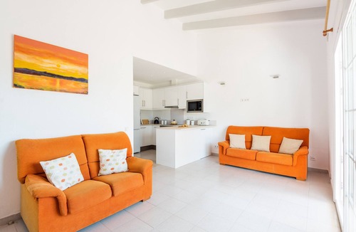 Son Parc House | Holiday Home 'Apartamento Dos Geckos' with Shared Pool, Wi-Fi and Air Conditioning
