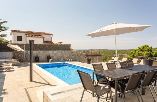 Lloret Blau House | Holiday Home 'Blau' with Sea Views, Wi-Fi and Air Conditioning