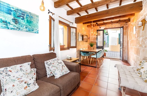 Ferreries House | Holiday Home 'Ca Savia' with Private Terrace and Wi-Fi