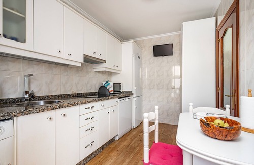 San Juan de la Arena House | Holiday Home 'Camilo' with Mountain Views, Private Terrace and Wi-Fi