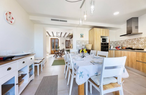 Portol House | Holiday Home 'Can Calet' with Private Pool, Wi-Fi and Air Conditioning