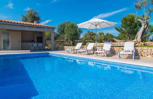 Arta House | Holiday Home 'Can Colomer Ferragut' with Mountain View, Private Pool and Wi-Fi