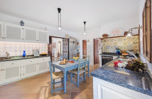 Pollensa House | Holiday Home 'Can Punxa Dalt' with Sea View, Wi-Fi and Air Conditioning