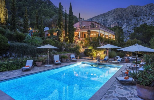 Pollensa House | Holiday Home 'Can Punxa Dalt' with Sea View, Wi-Fi and Air Conditioning
