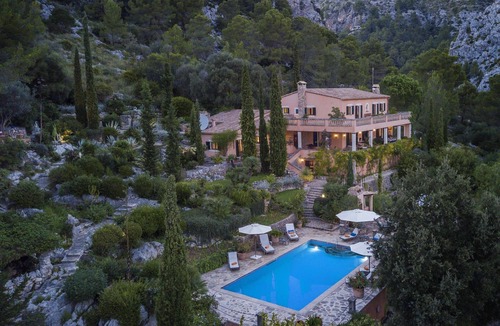 Pollensa House | Holiday Home 'Can Punxa Dalt' with Sea View, Wi-Fi and Air Conditioning