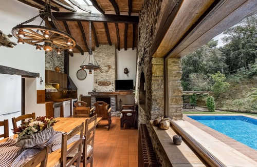 Merlant House | Holiday Home 'Can Soler De Merlant I' with Mountain Views, Shared Pool and Wi-Fi