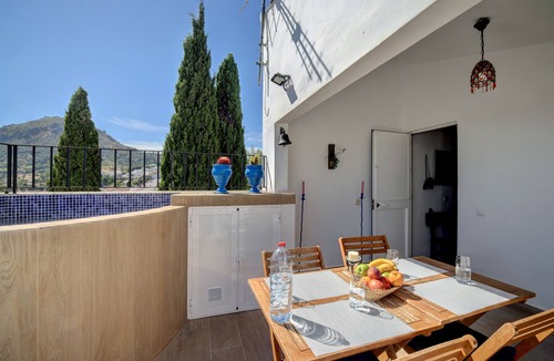 Gaucin House | Holiday Home Casa Almoraima with Pool & Open Terrace