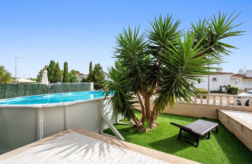 Riumar House | Holiday Home 'Casa De Vacaciones La Terraza' with Private Pool, Wi-Fi and Air Conditioning