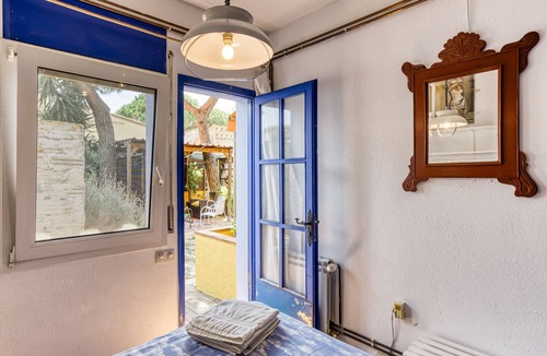L'Escala House | Holiday Home "Casa en urb Cala Montgó" with Private Terrace and Wi-Fi