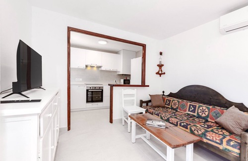 Cap d'Artrutx Apartment | Holiday Home 'Casa Joana' with Private Terrace, Private Garden and Wi-Fi