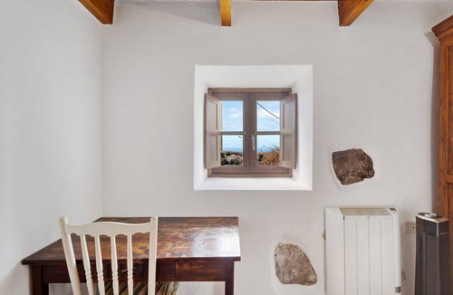 Los Llanillos House | Holiday Home 'Casa Rural Los Llanillos' with Sea View, Private Terrace and Wi-Fi