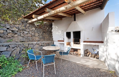 Los Llanillos House | Holiday Home 'Casa Rural Los Llanillos' with Sea View, Private Terrace and Wi-Fi