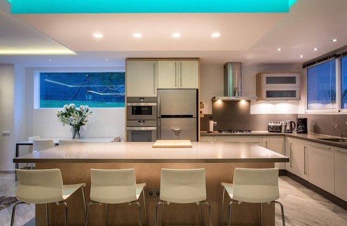 New Golden Mile House | Holiday Home 'Casa Eucalyptus Family Home' with Sea View, Wi-Fi and Air Conditioning