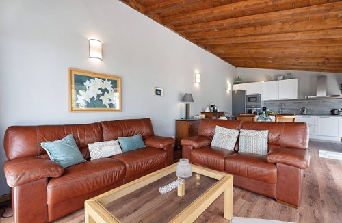 El Paso House | Holiday Home "Casa La Plaza" with Mountain Views, Private Pool and Wi-Fi