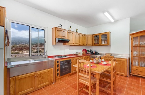 Brena Alta House | Holiday Home 'Casa Marire' with Sea View, Private Pool and Wi-Fi