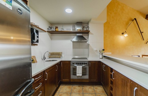 Arlanzon House | Holiday Home 'Casa Rural Bigotes' with Mountain View, Private Terrace and Wi-Fi