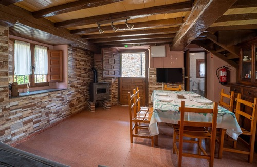 Labra House | Holiday Home 'Casa Rural En Picos De Europa' with Private Terrace, Private Garden and Balcony