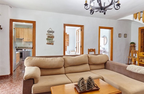 Jaen House | Holiday Home 'Casa Rural La Encina' with Mountain View, Private Pool and Air Conditioning