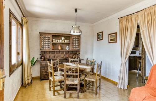 L'Escala House | Holiday Home "Casa Saguer" with Terrace, Garden & Pool