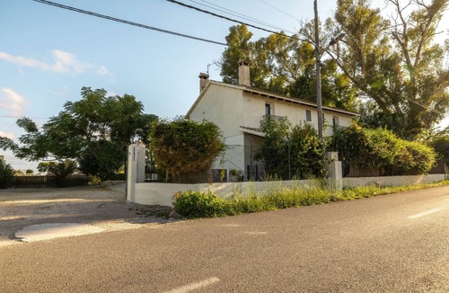 Deltebre House | Holiday Home 'Casa Sorrapa' with Lake Views, Wi-Fi and Air Conditioning