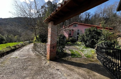 Mestas House | Holiday Home 'Caseron De Pontigu' with Mountain View, Private Terrace and Wi-Fi