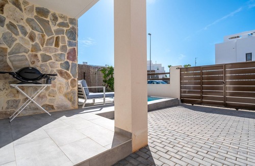 Orihuela Costa House | Holiday Home 'Chalet With Pool' with Private Pool, Wi-Fi and Air Conditioning