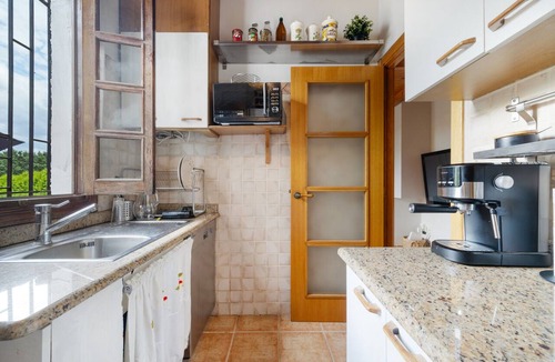 Cambre House | Holiday Home 'Cheerful Rustic Chalet with Pools' with Shared Pool, Wi-Fi and Air Conditioning