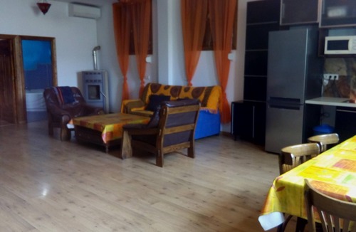 Castril House | Holiday Home ‘Cortijo la Era’ with Mountain View, Pool & Wi-Fi