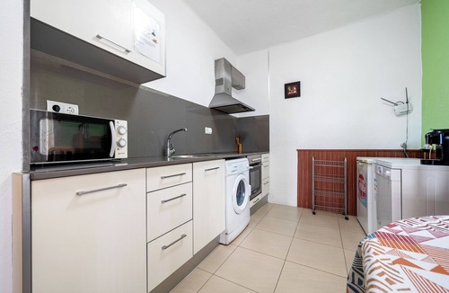 El Ligallo del Ganguil House | Holiday Home "de l'avi" with Pool, Garden & Wi-Fi