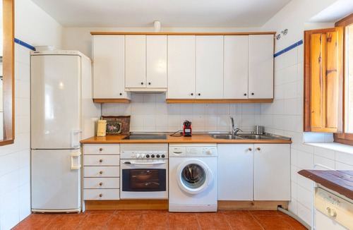 El Arenal House | Holiday Home 'De Los Maestros' with Private Garden and Wi-Fi