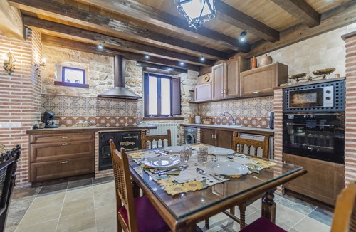 Moral de Hornuez House | Holiday Home 'El Rincón De Hornuez' with Mountain View, Balcony and Wi-Fi