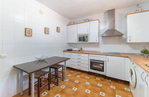 Valdemorillo House | Holiday Home 'El Bolero De Brasal' with Private Pool, Wi-Fi and Air Conditioning