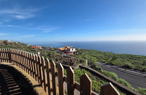 Malpaises House | Holiday Home 'El Moral 2' with Sea View, Private Terrace and Wi-Fi