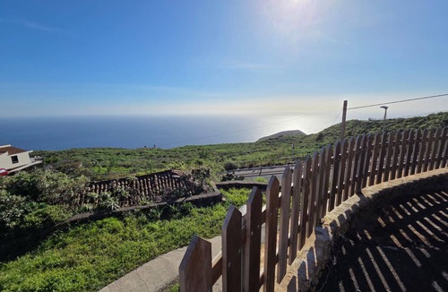 Malpaises House | Holiday Home 'El Moral 2' with Sea View, Private Terrace and Wi-Fi